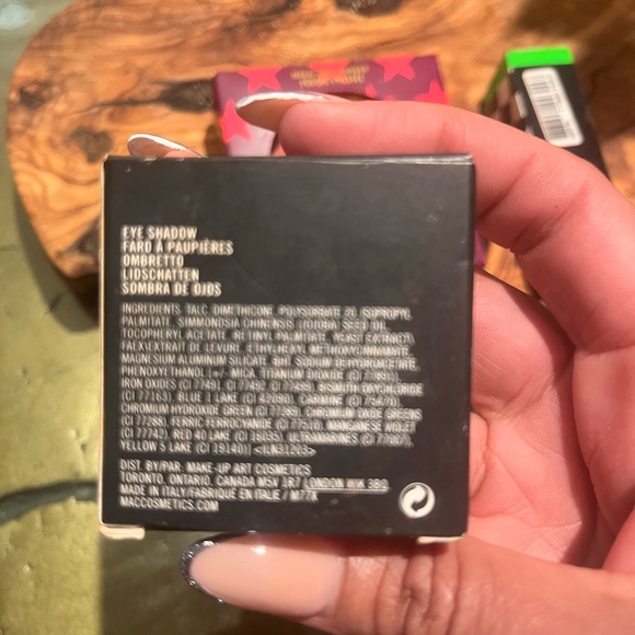 New MAC 3pc Face set with eyeshadow, mascara and more - Picture 3 of 8